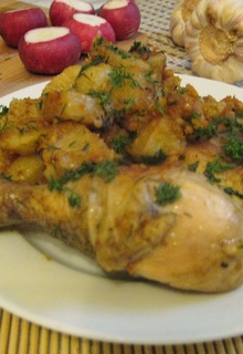 Домашняя жареная курочка с картофелем в мультиварке